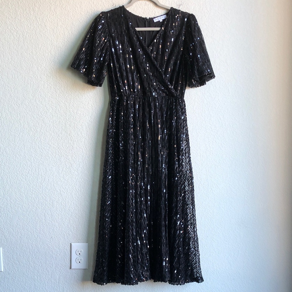 Ivy City Co Goldie Midi Dress Sequin Short Sleeve Black Medium Party Event